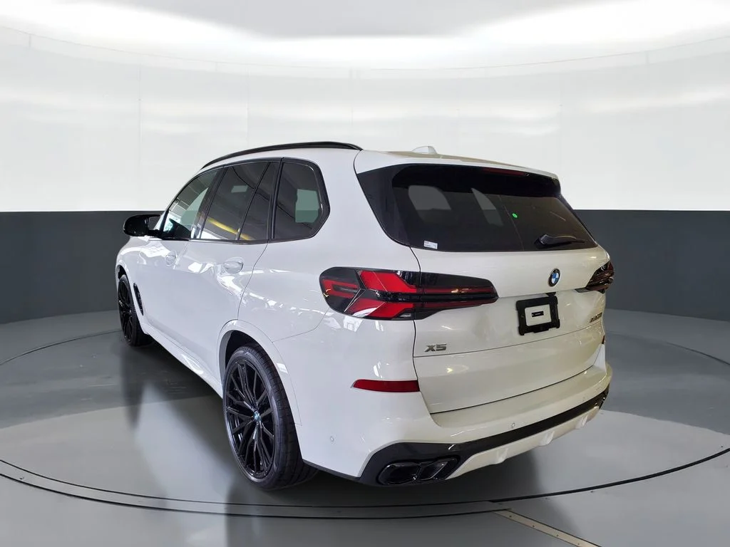 New 2026 Alpine White BMW M60i image 4