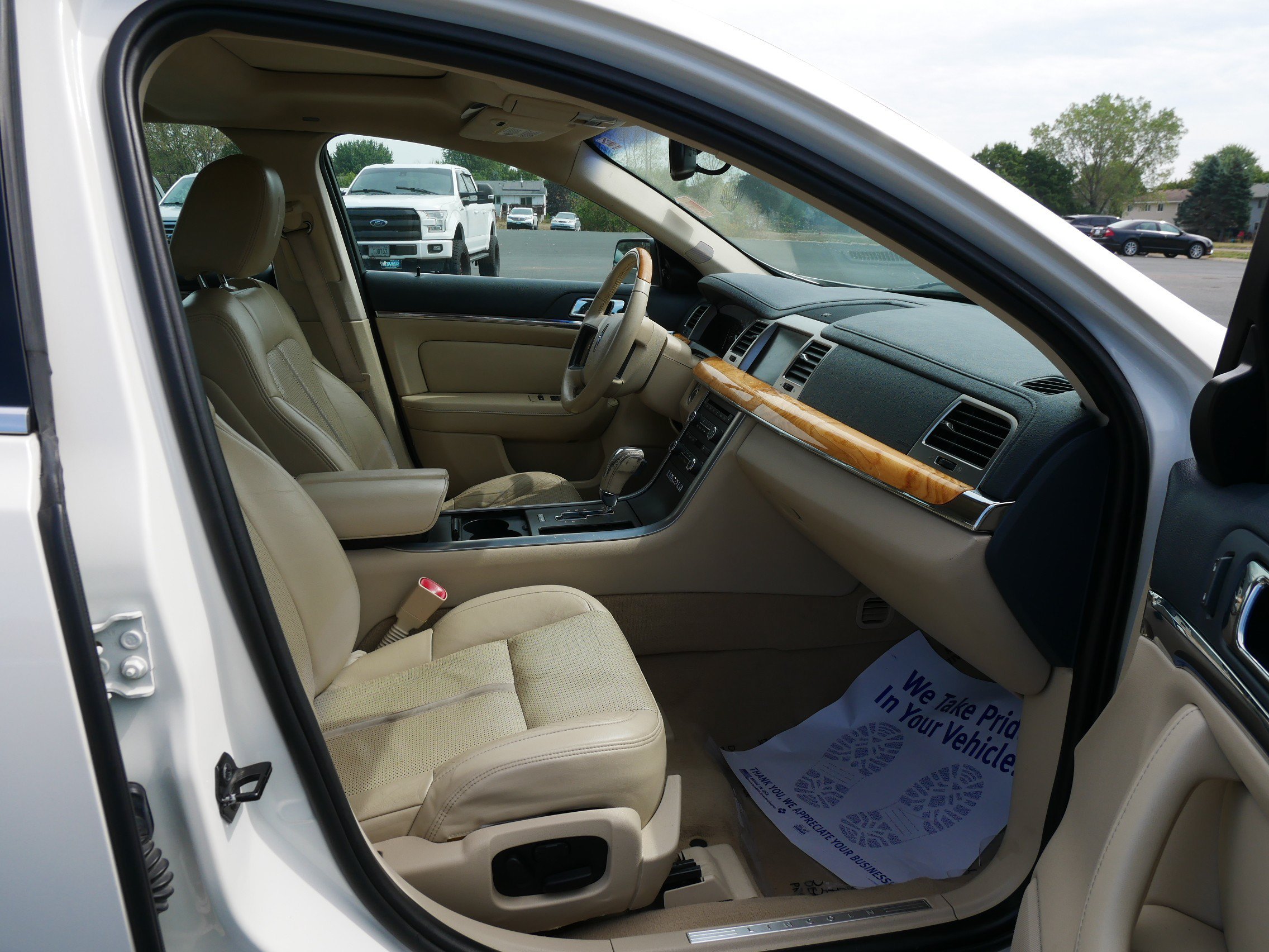 Used 2009 White Lincoln  image 15