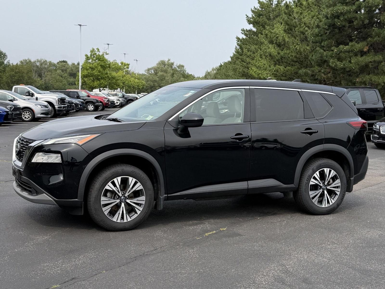 Used 2023 Super Black Nissan SV image 4