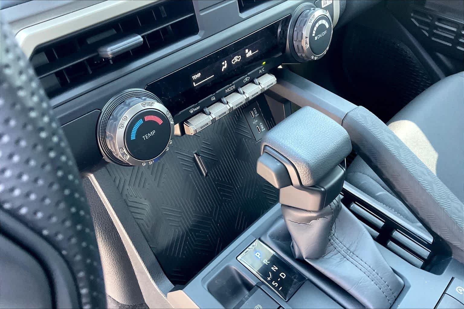 2025 Toyota Tacoma SR5 - Photo 19