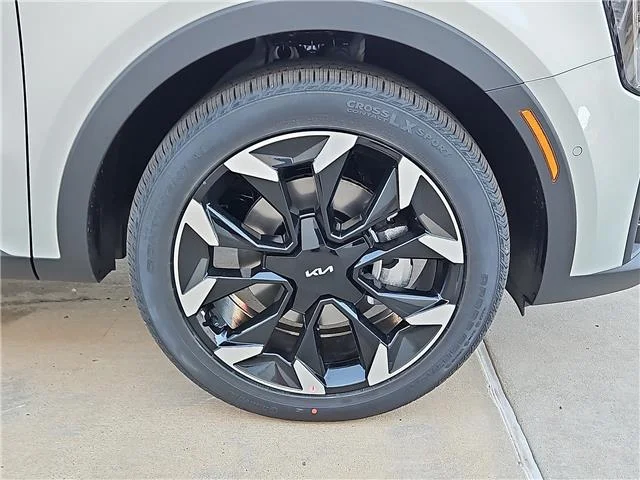 New 2026 Ivory Silver KIA SX Front-Wheel Drive image 5
