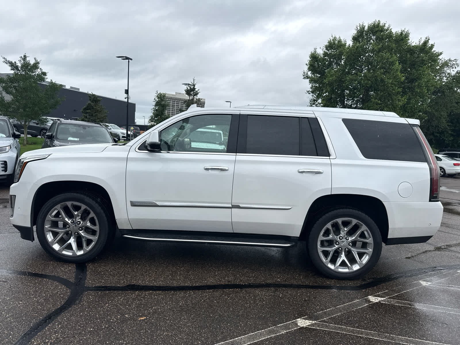 Used 2020 Crystal White Tricoat Cadillac Luxury image 2