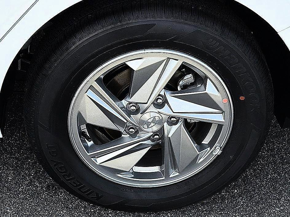 New 2026 Serenity White Hyundai SE image 5