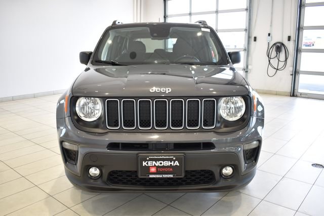 Used 2022 Gray Jeep Latitude image 3