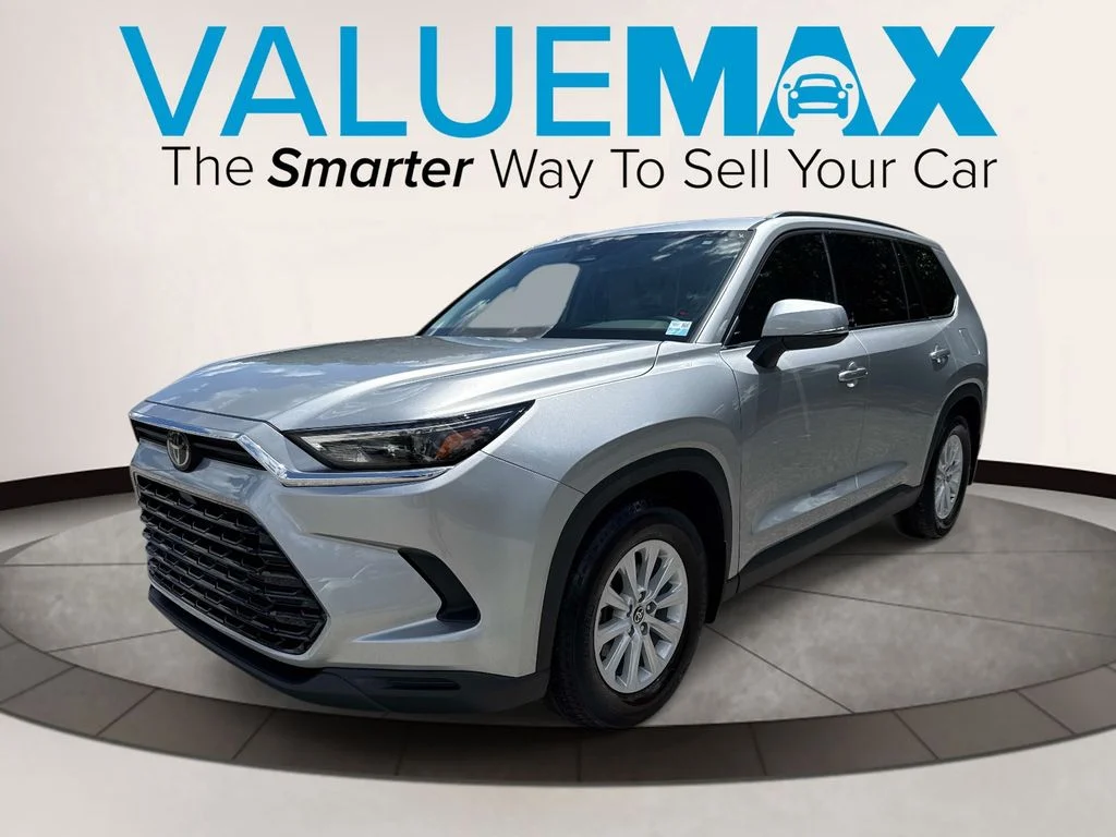 Used 2025 Silver Toyota XLE image 8
