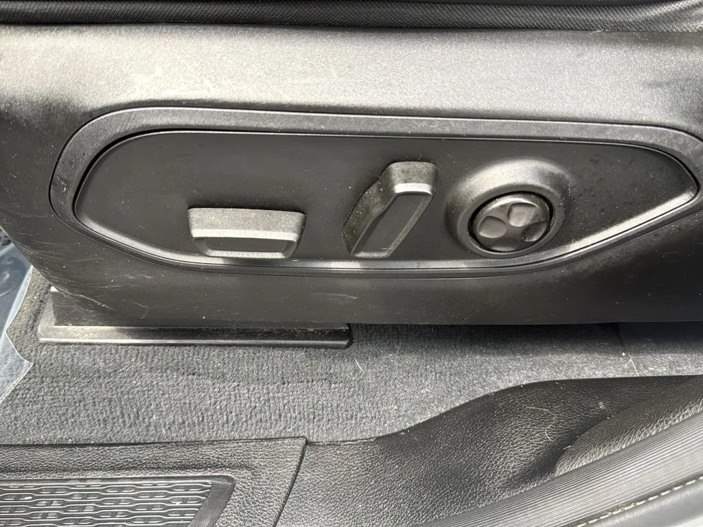 Certified Used 2023 Silver Jeep Limited image 28