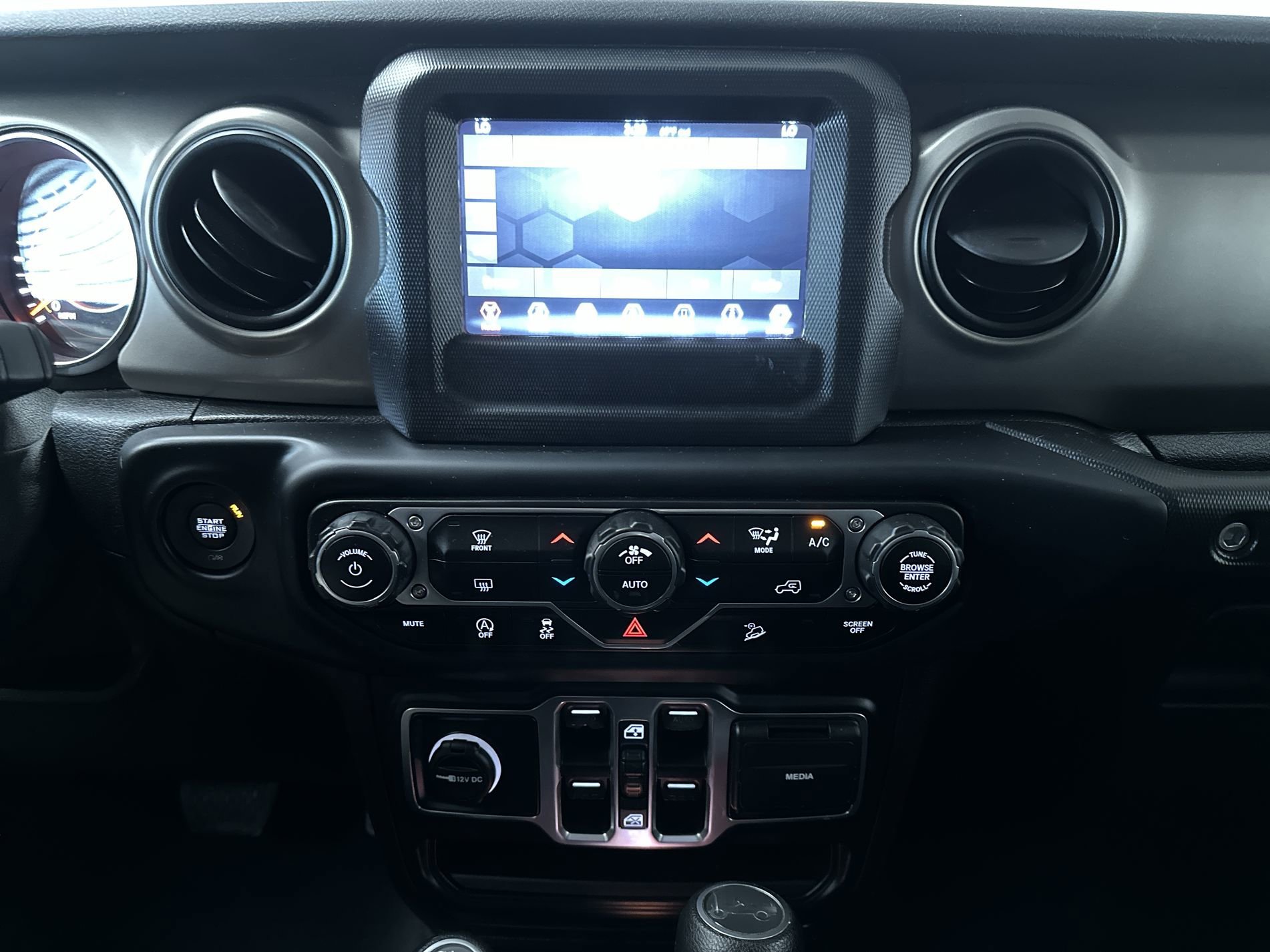 Used 2019 Black Clearcoat Jeep Sport S image 18
