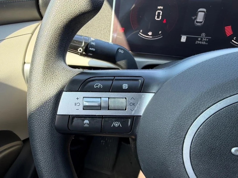 Certified Used 2025 Hampton Gray Hyundai SE image 12