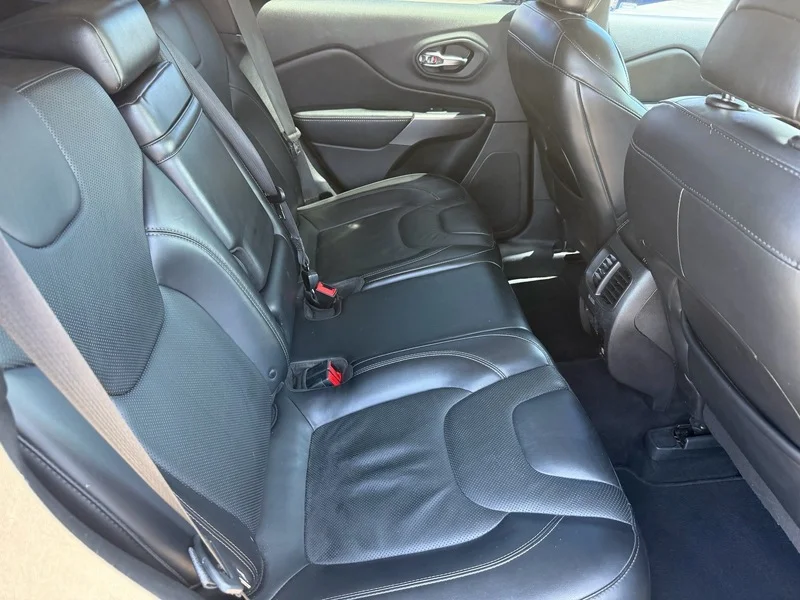 Used 2019 Diamond Black Cry Jeep Limited image 21