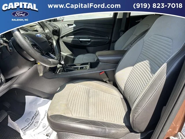 Used 2017 Red Ford SE image 19