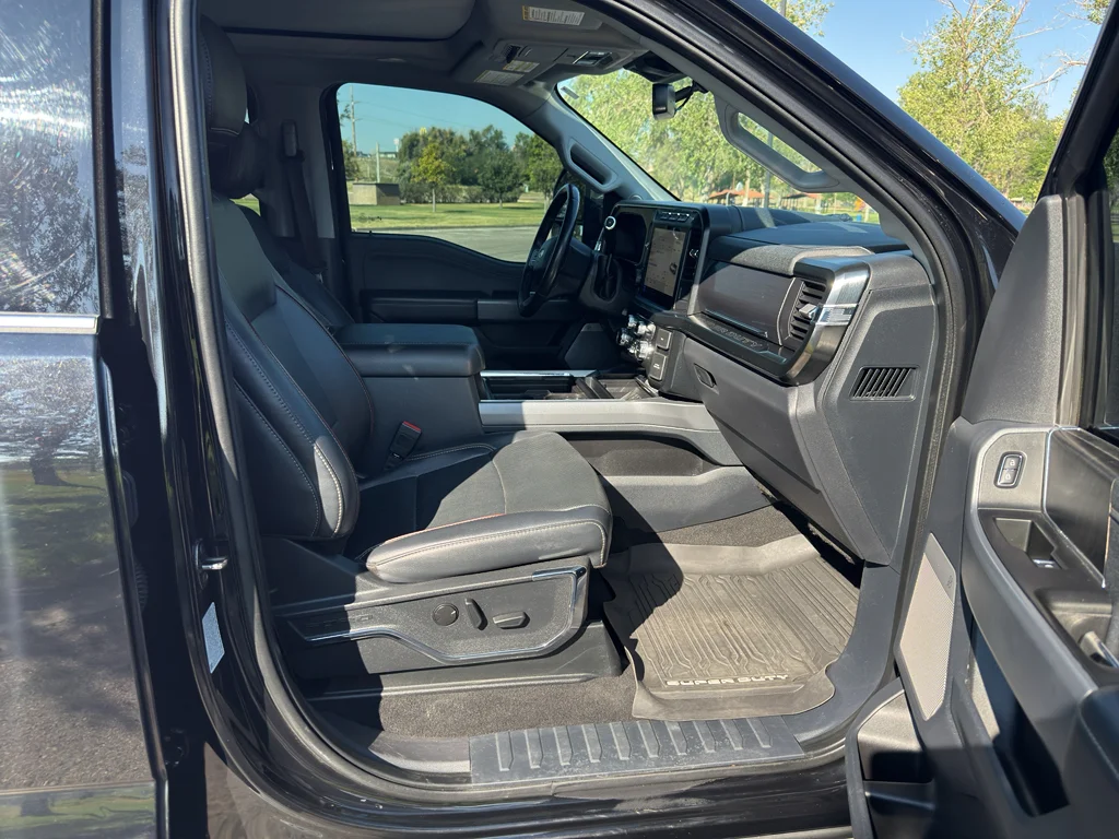 Used 2023 Agate Black Metallic Ford LARIAT image 10