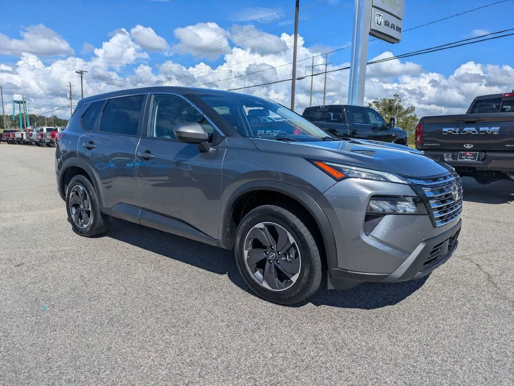 Used 2024 Gray Nissan SV image 2