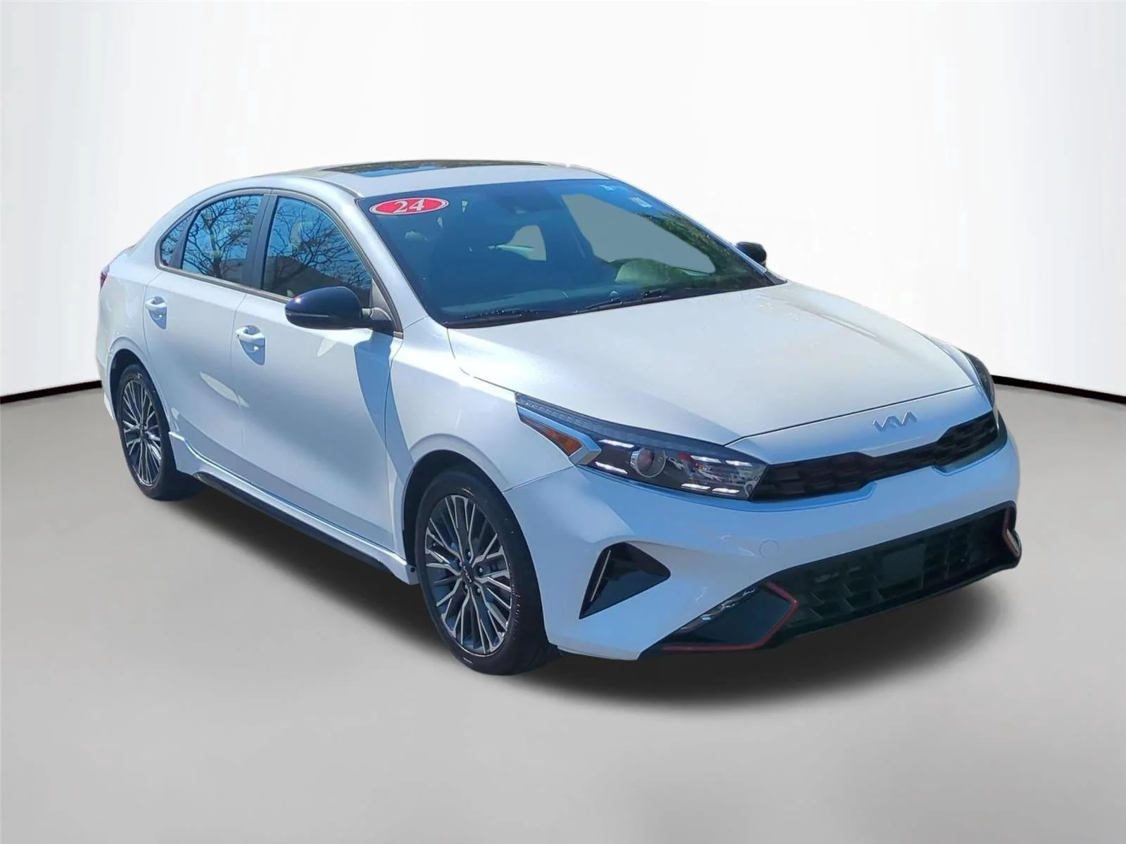 Used 2024 Snow White Pearl Kia GT-Line image 7