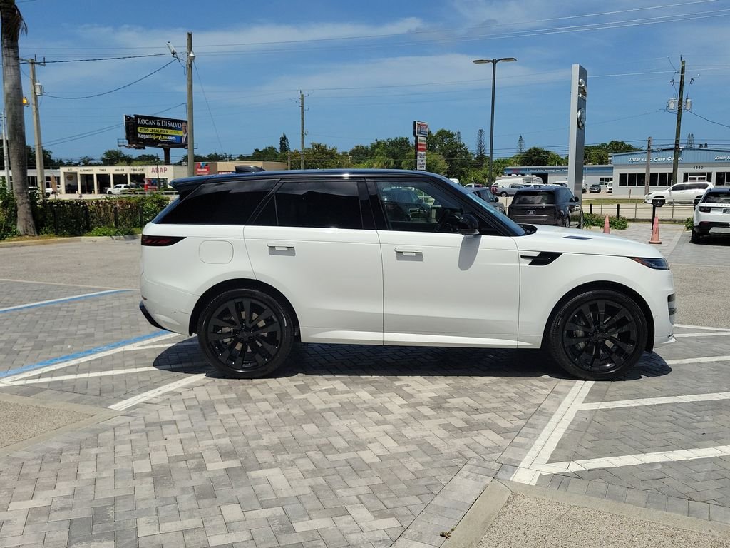 New 2026 Fuji White Land Rover Dynamic SE image 6