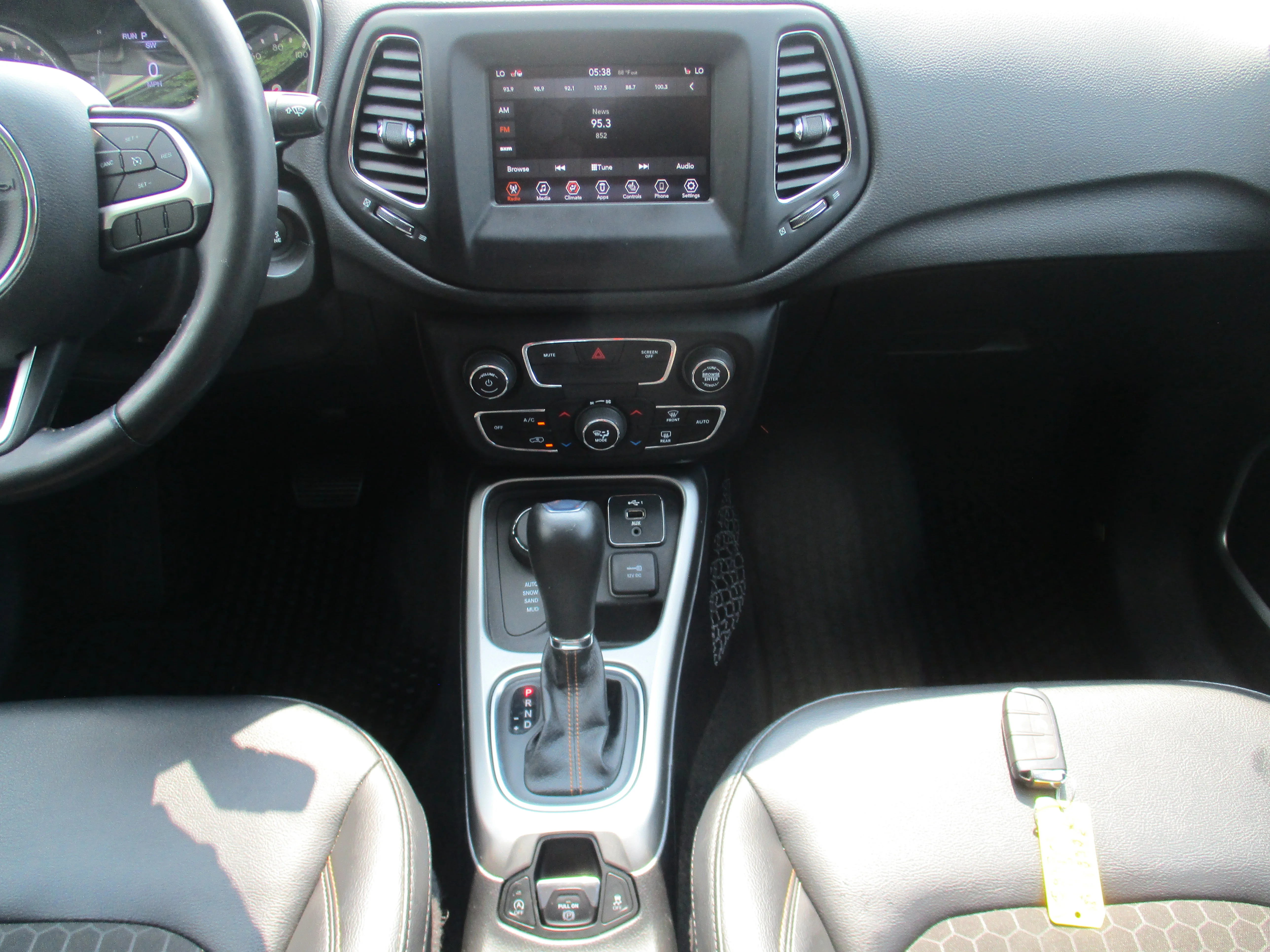 Used 2020 White Clearcoat Jeep Latitude image 15