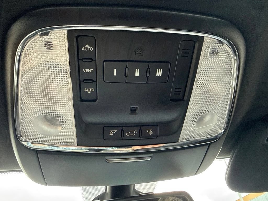 Used 2016 Bright White Clearcoat Jeep Limited image 33