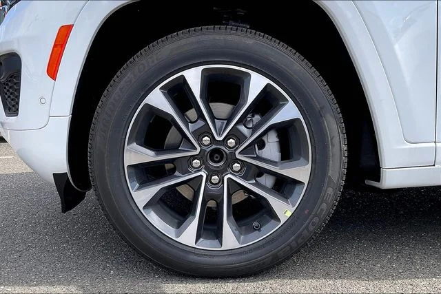 2025 Jeep Grand Cherokee Overland - Photo 11