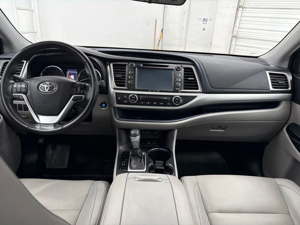 Used 2019 Green Toyota XLE image 20
