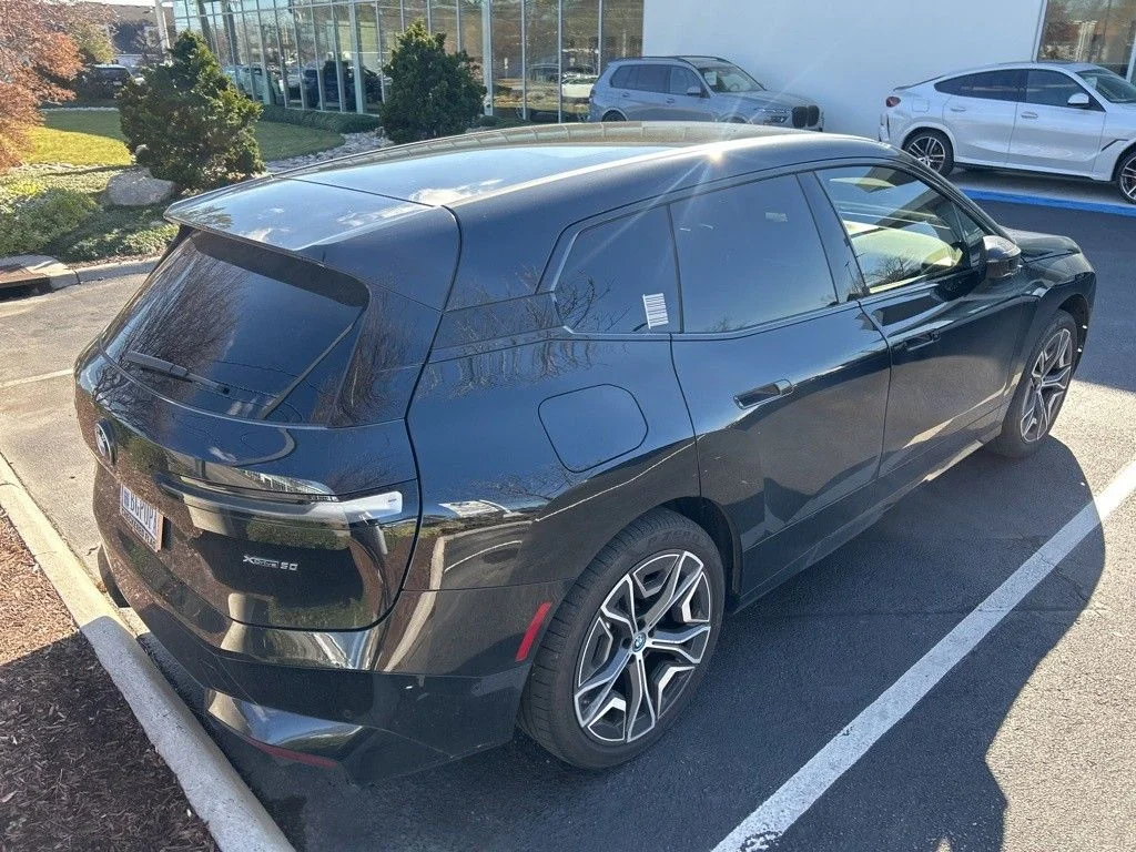 Used 2025 Black Sapphire Metallic BMW xDrive50 image 18
