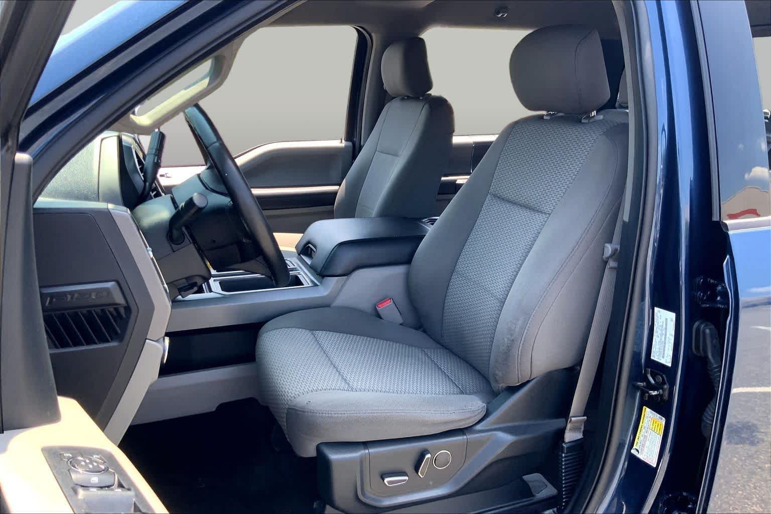 Used 2017 Blue Jeans Metallic Ford XLT image 7