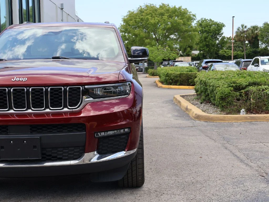 Used 2022 Red Jeep Limited image 17
