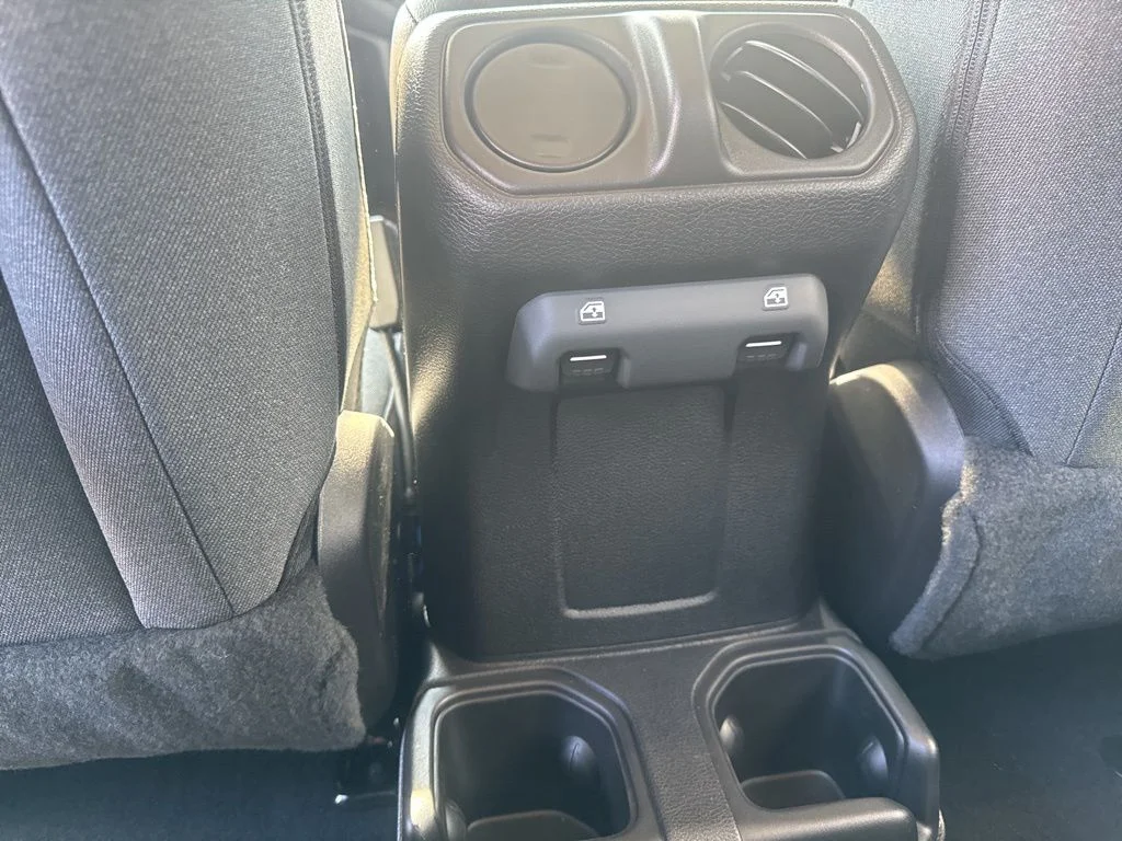 2025 Jeep Wrangler 4-Door Willys - Photo 35