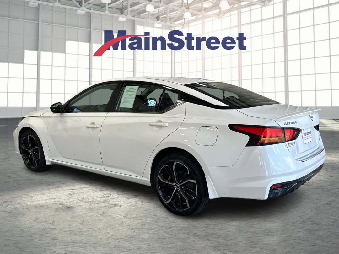 Used 2023 White Nissan 2.5 SR image 3
