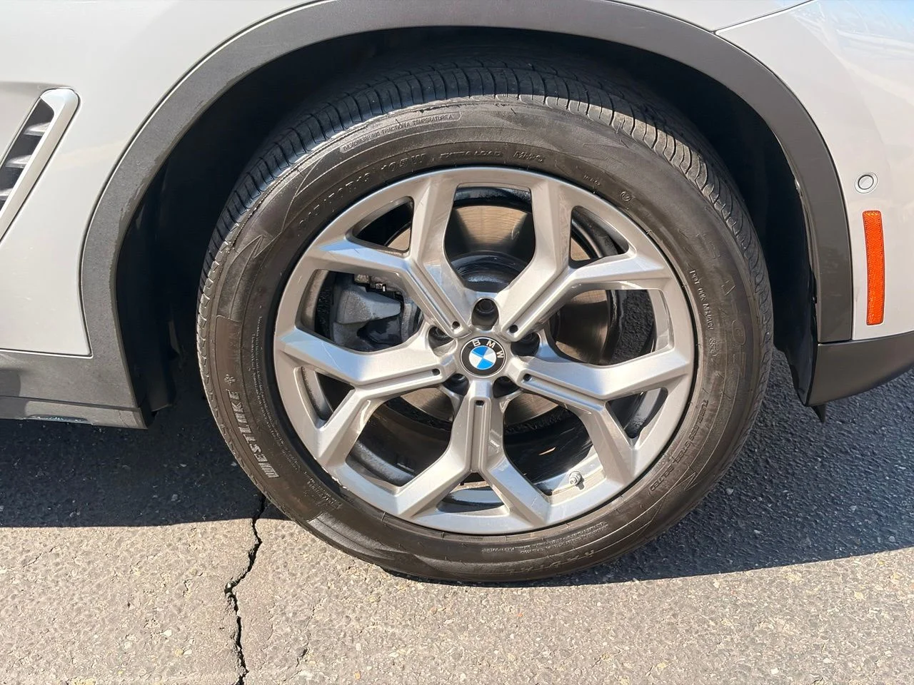 Used 2020 Glacier Silver Metallic BMW sDrive30i image 9