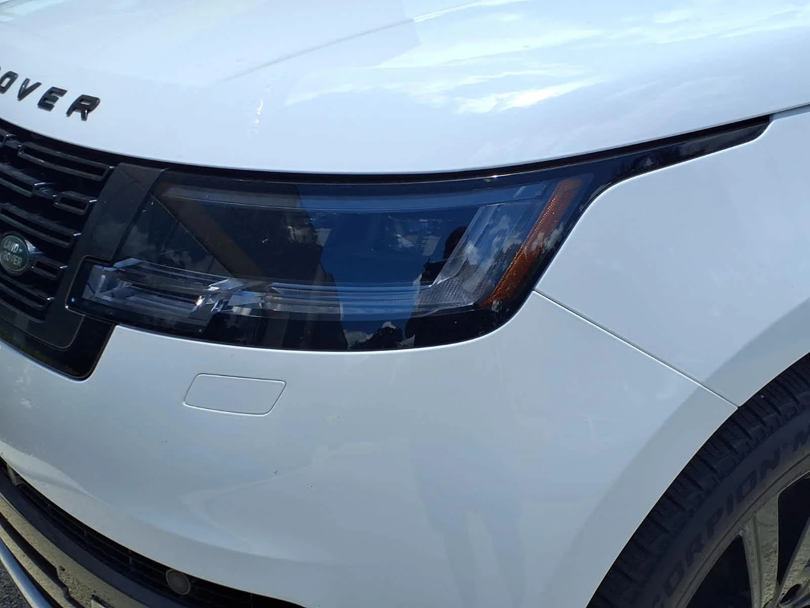 Used 2025 Fuji White Land Rover SE image 7