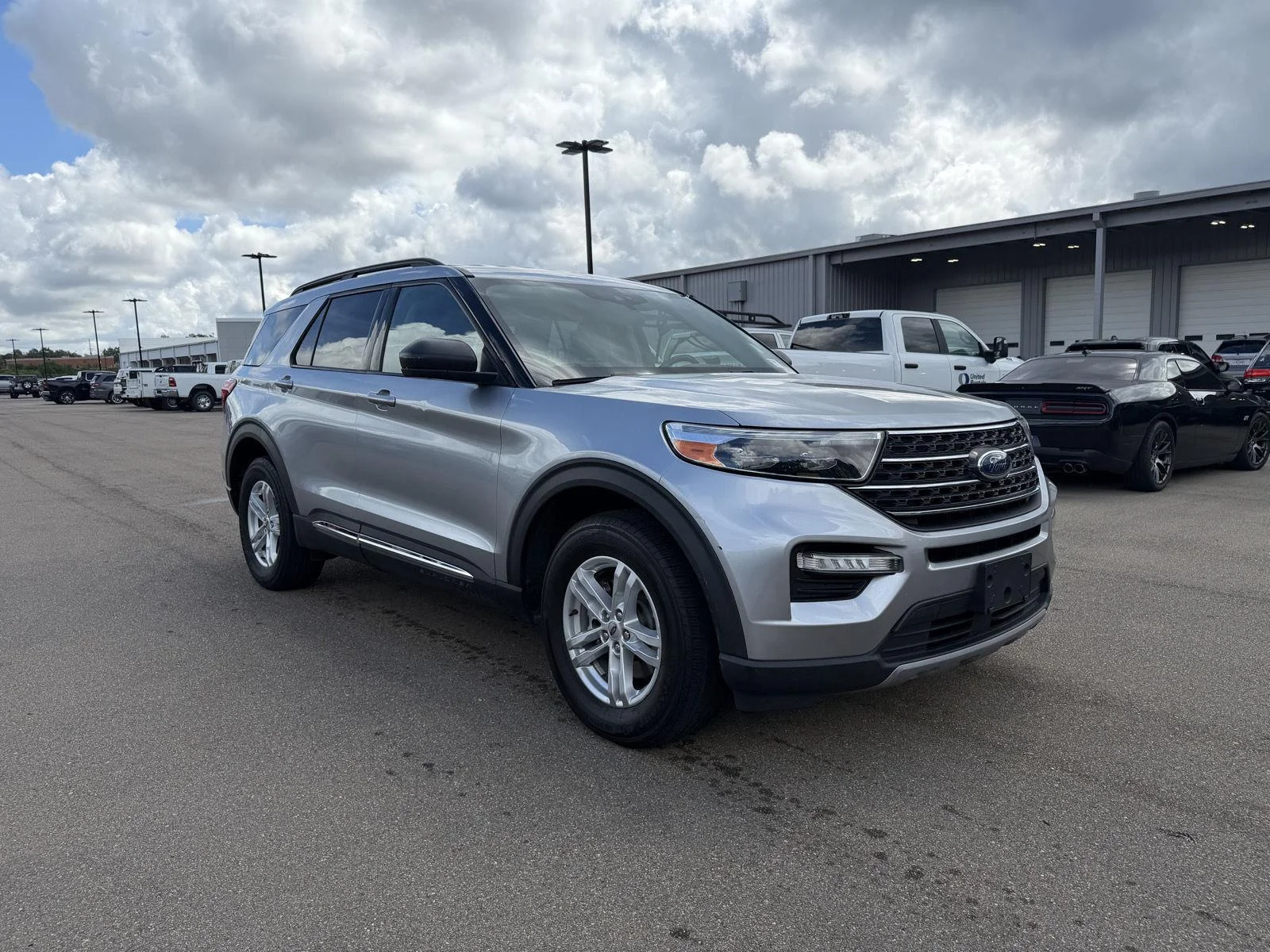 Used 2022 Iconic Silver Ford XLT image 3