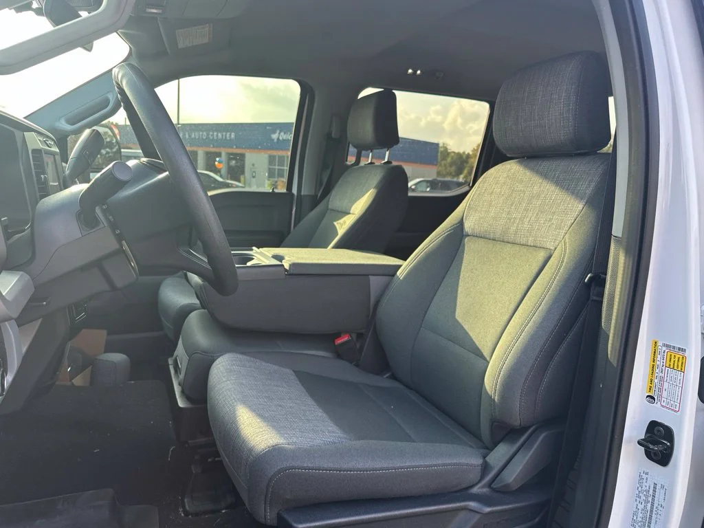 Used 2025 Oxford White Ford XLT image 5