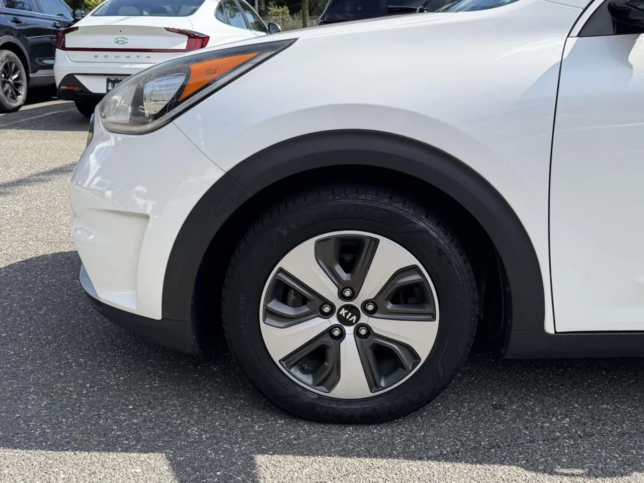 Used 2017 Snow White Pearl Kia EX image 12
