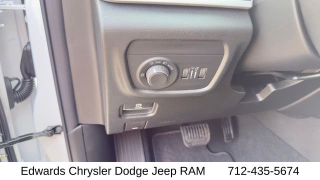 New 2026 Bright White Clear-Coat Exterior Paint Jeep Laredo X image 14