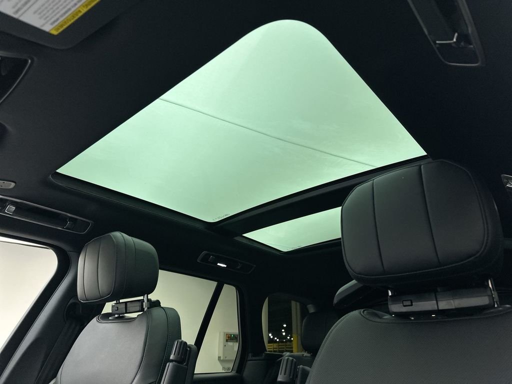 New 2026 Carpathian Gray Premium Metallic Land Rover SE image 23