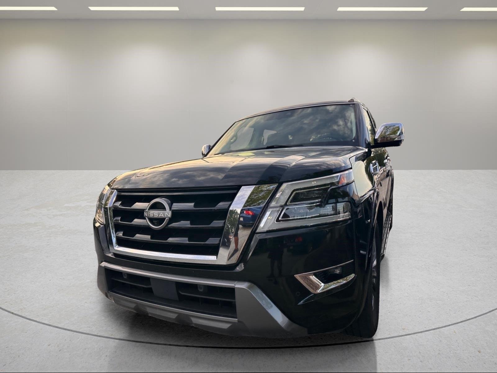 Used 2021 Super Black Nissan Platinum image 3