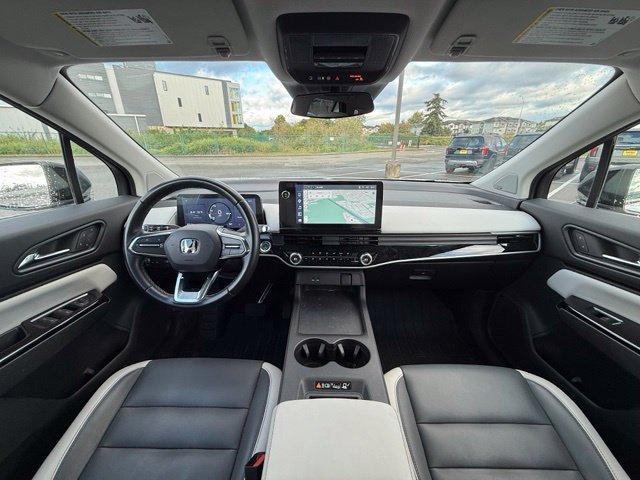 Used 2024 Snowfall Pearl Honda Touring image 10
