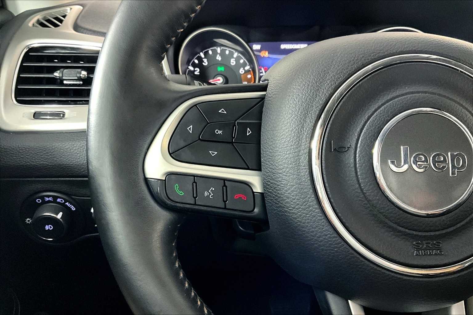 Used 2018 Olive Green Pearlcoat Jeep Latitude image 22