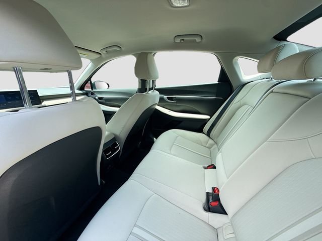 Used 2024 Black Hyundai SEL image 22