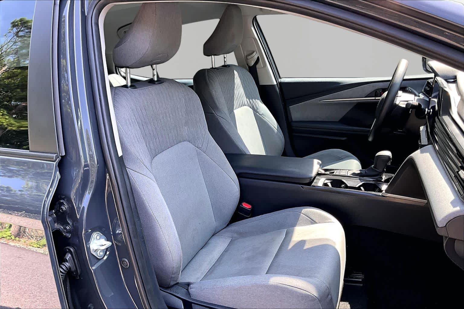Used 2025 Underground Toyota LE image 9