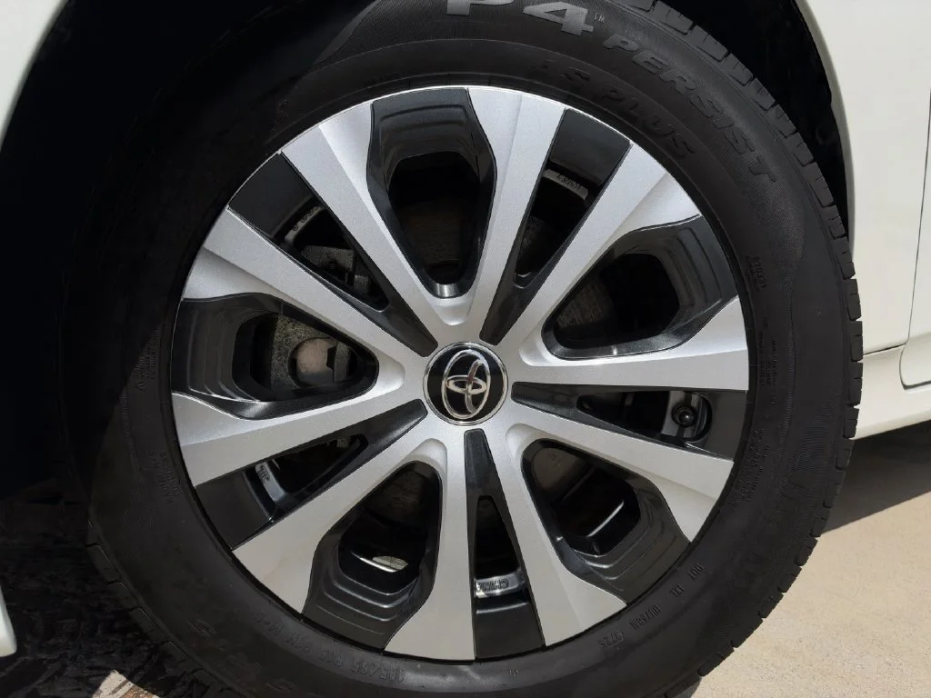 Used 2020 White Toyota XLE image 11