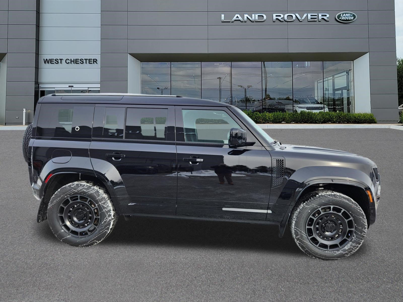 2026 Land Rover Defender OCTA Black - Photo 6