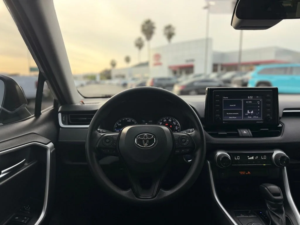 Used 2022  Toyota XLE image 5