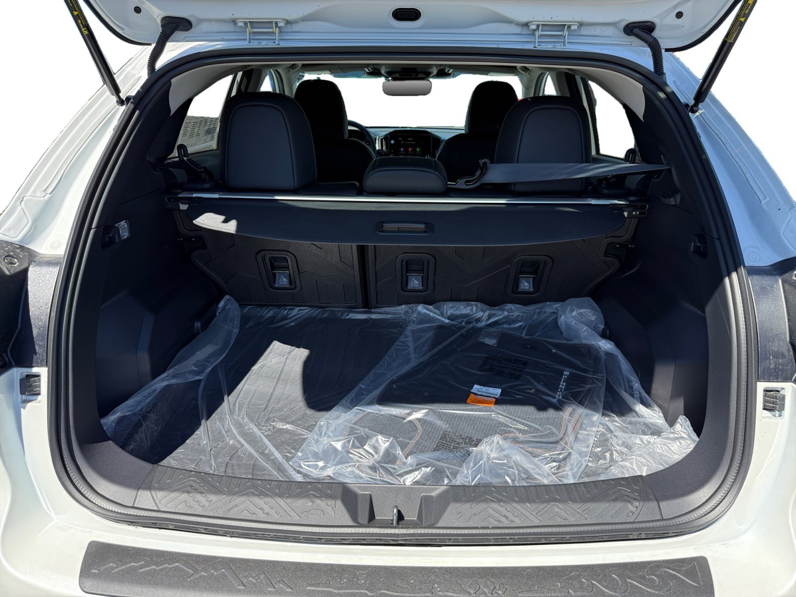 New 2026 CRYSTAL WHITE PEARL Subaru Limited image 17