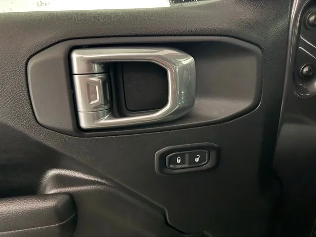 Used 2025 Crystal Metallic Jeep Sport image 24