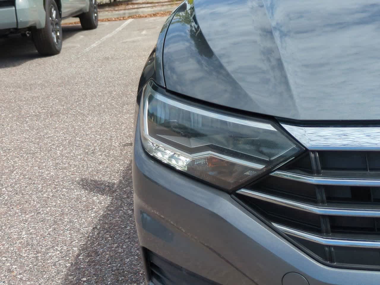 Used 2019 Platinum Gray Metallic Volkswagen SE image 10