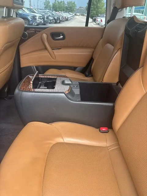 Used 2018 White Nissan Platinum image 9