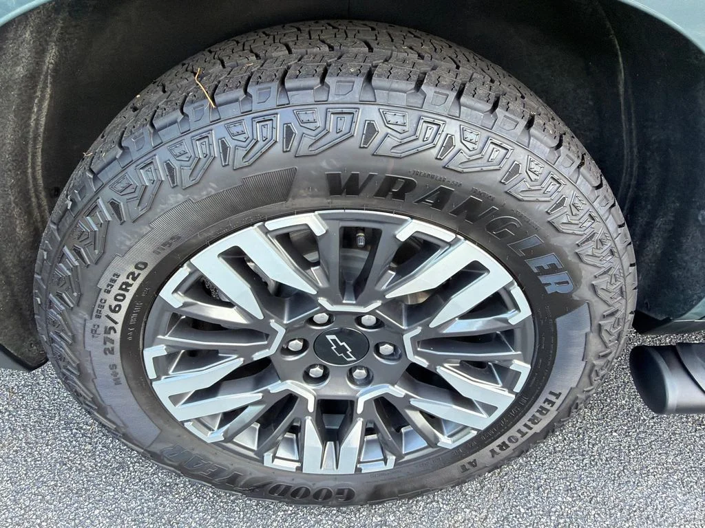 Used 2025 Gray Chevrolet RST image 17