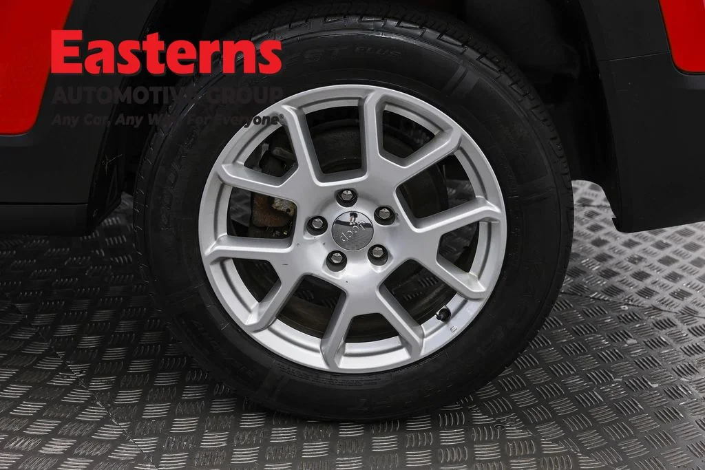 Used 2021 Red Jeep Latitude image 33