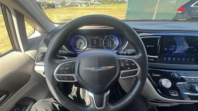 Used 2017 Silver Chrysler Touring image 21