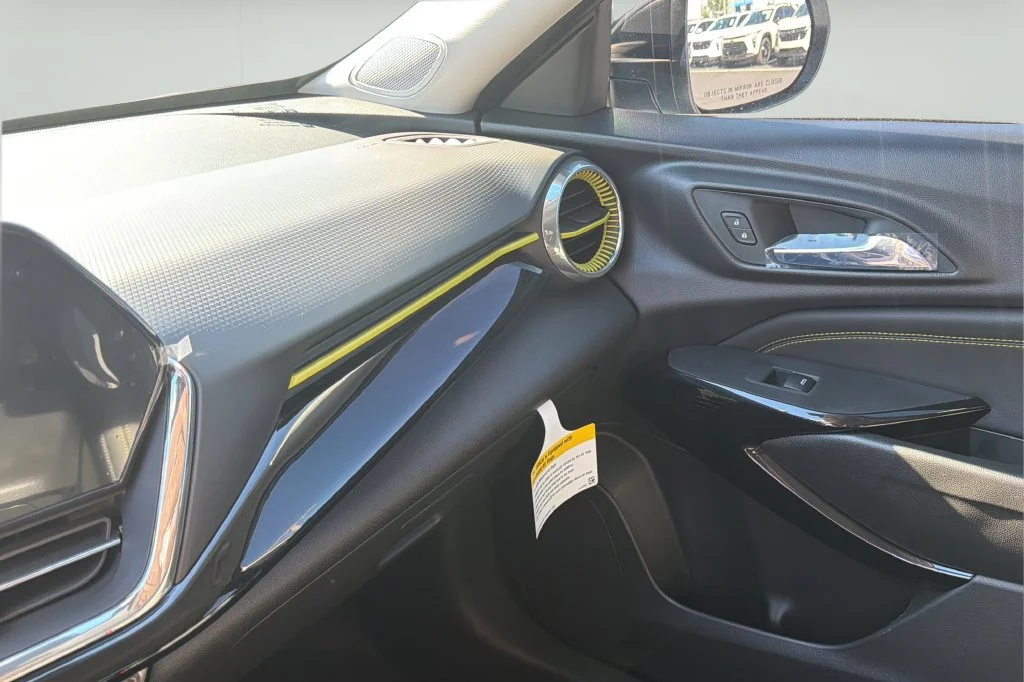 New 2026 Summit White Chevrolet ACTIV image 29